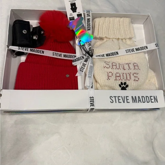Steve Madden winter gift set beanie pet sweater up to 20lbs & poop bag pouch - Picture 3 of 12